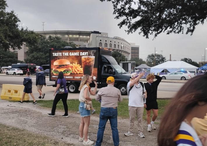 Restaurant chain rollout using mobile billboard advertising